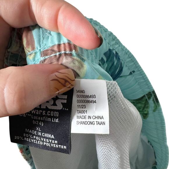 NWT Star Wars Men Mandalorian 7" Swim Trunks Baby Yoda The Child Green XL - Picture 6 of 8